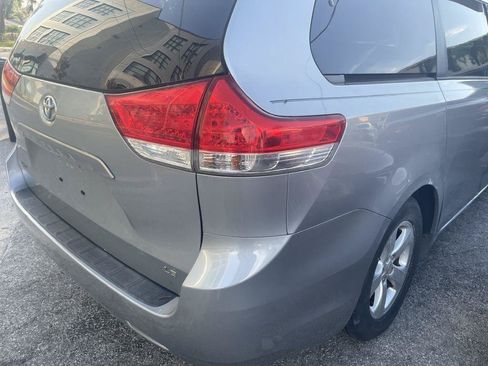 Used 2014 Toyota Sienna LE FWD image 12