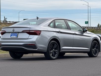 Used 2024 Volkswagen Jetta SE w/ Panoramic Sunroof Package
