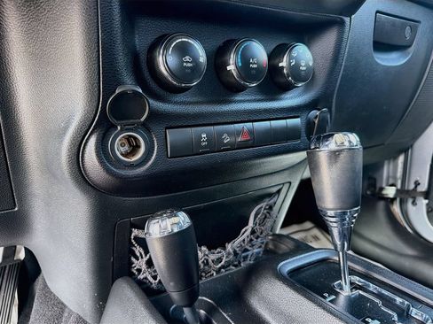 Used 2016 Jeep Wrangler Sport w/ Connectivity Group AWD/4WD image 29
