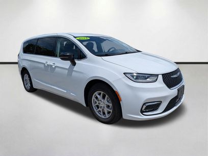 Used 2024 Chrysler Pacifica Touring-L
