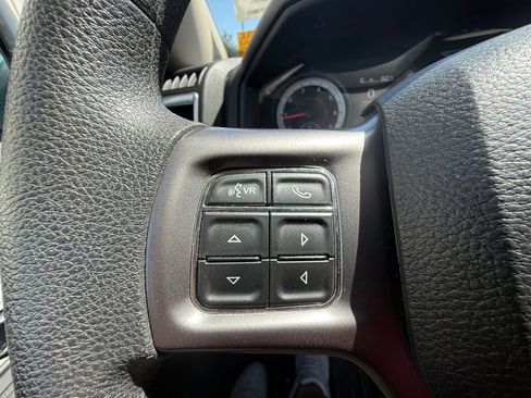 Used 2022 RAM 1500 Classic SLT AWD/4WD image 16