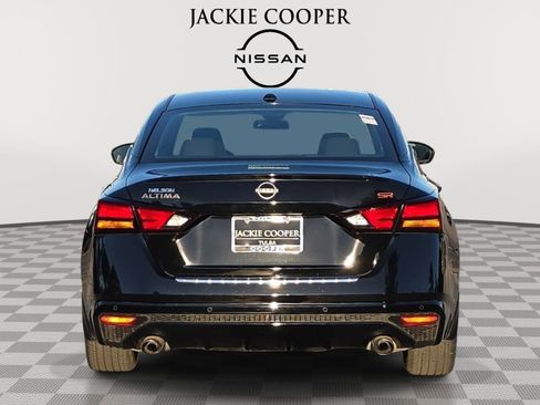 Certified 2023 Nissan Altima 2.5 SR w/ SR Premium Package FWD image 6