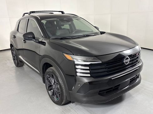 Certified 2025 Nissan Kicks SR FWD image 2