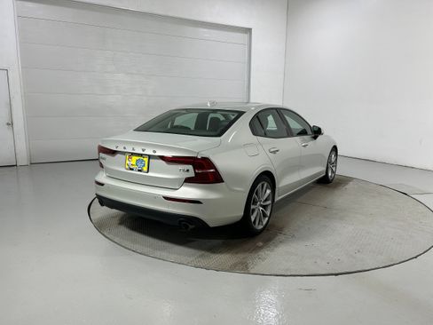 Used 2020 Volvo S60 T6 Momentum AWD/4WD image 33