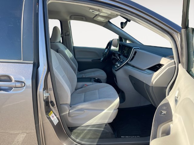 Used 2017 Toyota Sienna LE FWD image 15