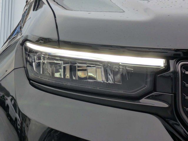 Certified 2025 Jeep Grand Cherokee Summit w/ Obsidian Package AWD/4WD image 6