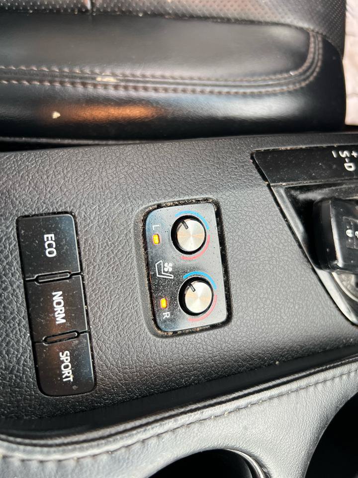 Used 2016 Toyota Avalon Limited FWD image 25