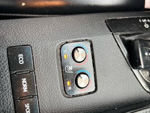 Used 2016 Toyota Avalon Limited FWD image 25