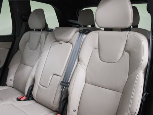 Used 2025 Volvo XC90 B5 Ultra AWD/4WD image 25