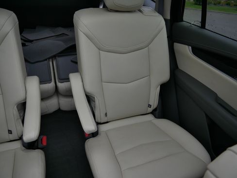 Used 2024 Cadillac XT6 Premium Luxury AWD/4WD image 15
