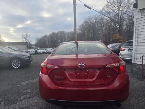 Used 2018 Toyota Corolla LE image 9