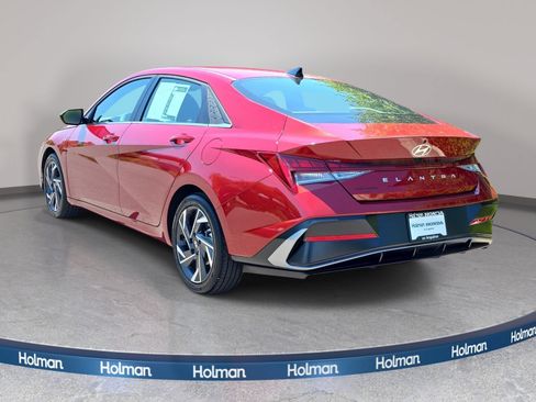 Used 2025 Hyundai Elantra SEL FWD image 8