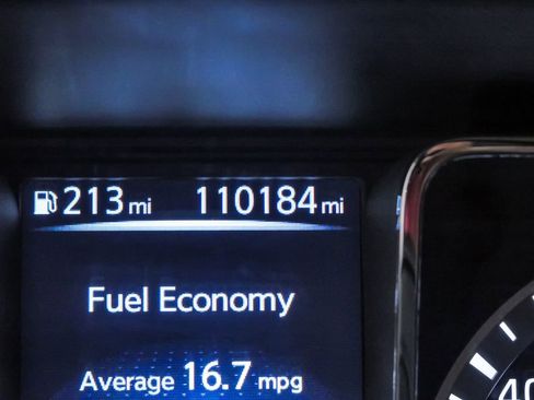 Used 2017 Nissan Titan SV image 21