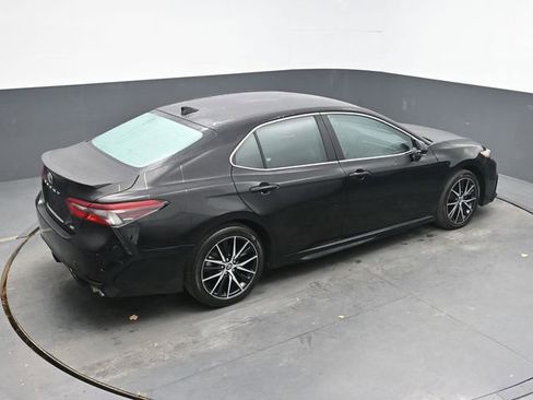 Used 2024 Toyota Camry SE image 30