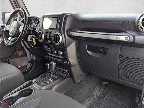 Used 2016 Jeep Wrangler Unlimited Rubicon w/ Connectivity Group AWD/4WD image 20