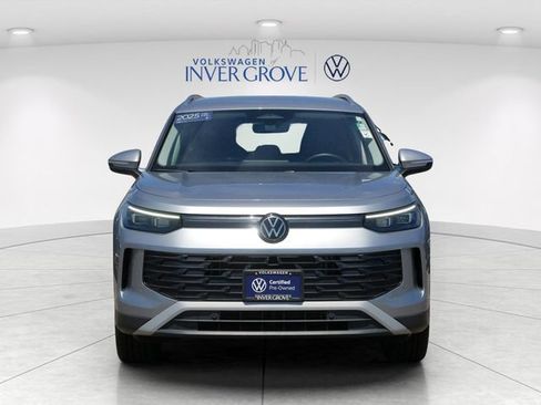 Certified 2025 Volkswagen Tiguan SE AWD/4WD image 2