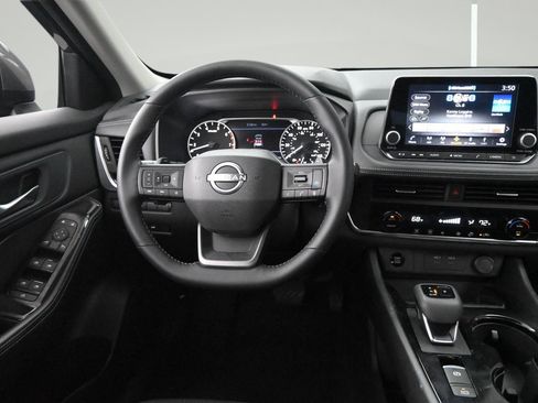 Certified 2025 Nissan Rogue SV AWD/4WD image 12