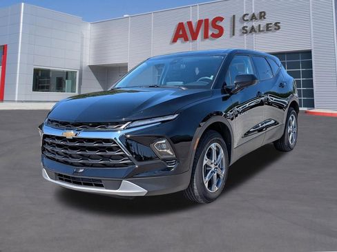 Used 2025 Chevrolet Blazer LT FWD image 1