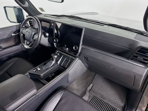 Used 2024 Lexus GX 550 w/ Accessory Package (Z1) AWD/4WD image 32