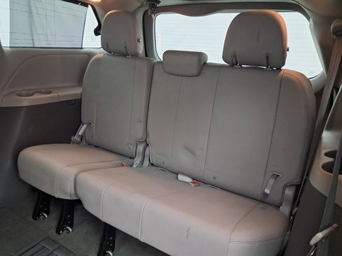 Used 2015 Toyota Sienna XLE image 13