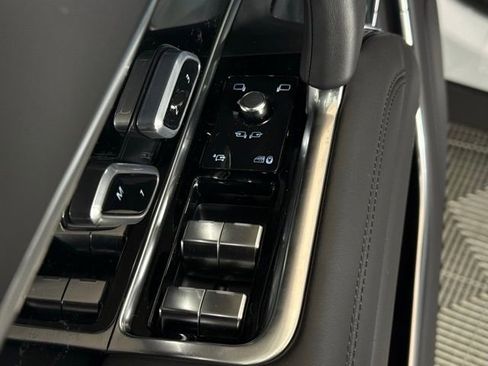 New 2026 Land Rover Range Rover Long Wheelbase SE image 26