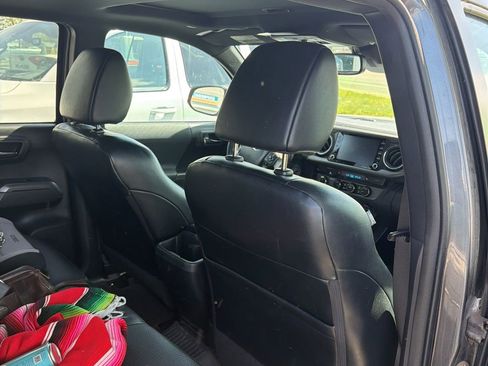 Used 2021 Toyota Tacoma TRD Off-Road w/ TRD Premium Off Road Package AWD/4WD image 17