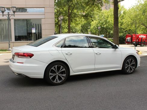 Used 2022 Volkswagen Passat 2.0T SE FWD image 7