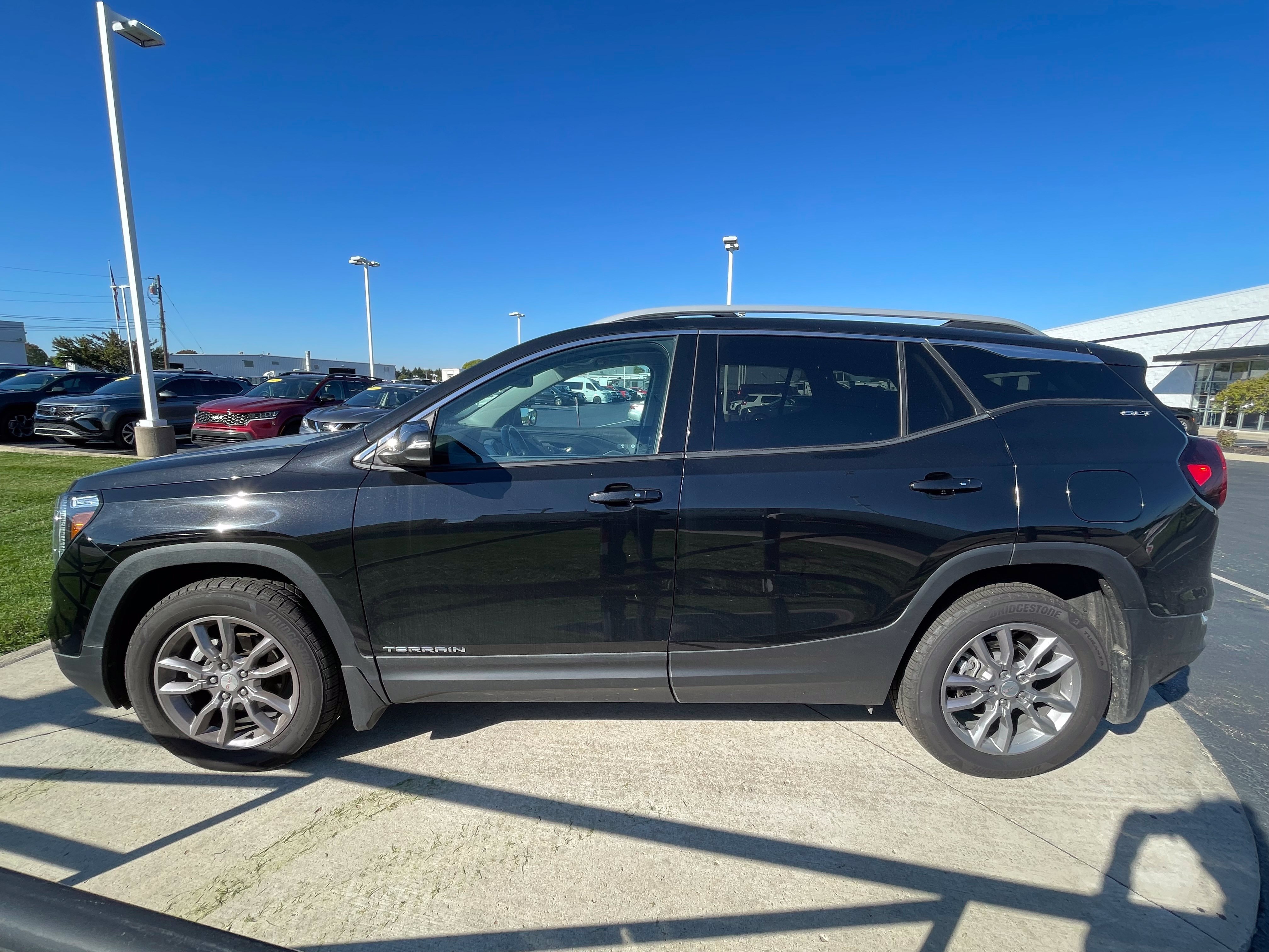 Used 2023 GMC Terrain SLT AWD/4WD image 4