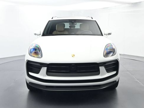 Certified 2025 Porsche Macan AWD/4WD image 18