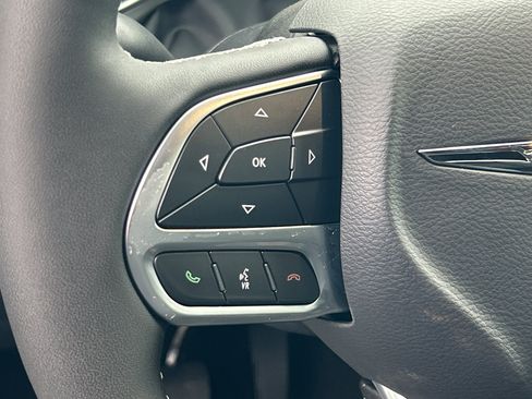 New 2026 Chrysler Pacifica Select image 12