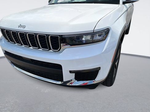 Used 2023 Jeep Grand Cherokee L Limited AWD/4WD image 9