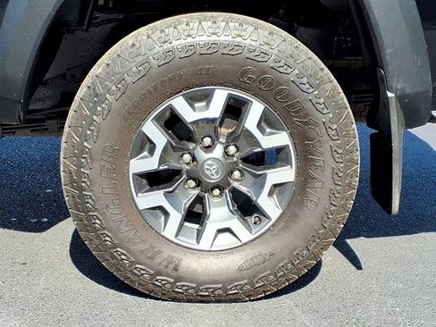 Certified 2023 Toyota Tacoma TRD Off-Road image 9