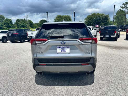 Used 2020 Toyota RAV4 Limited image 5