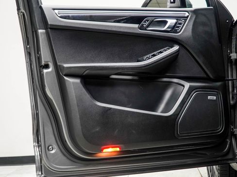 Used 2018 Porsche Macan S image 32