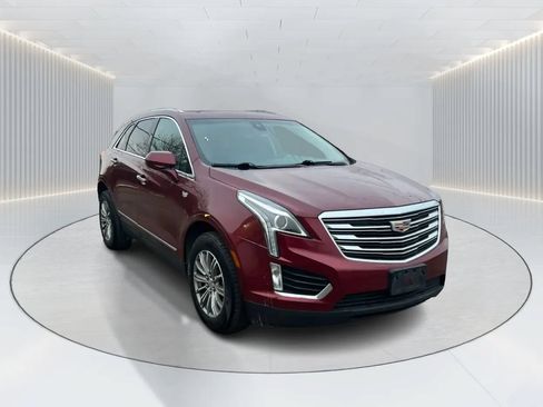 Used 2017 Cadillac XT5 Luxury w/ Driver Awareness Package FWD image 3