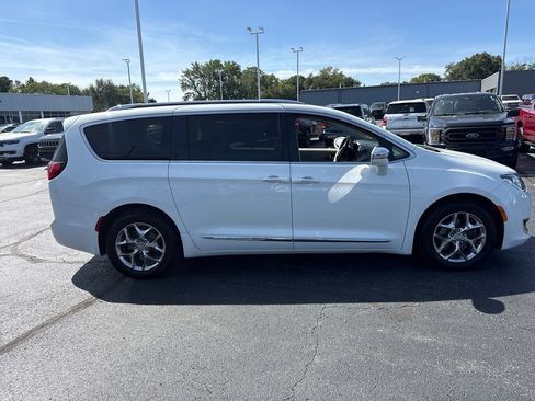 Used 2018 Chrysler Pacifica Limited FWD image 6