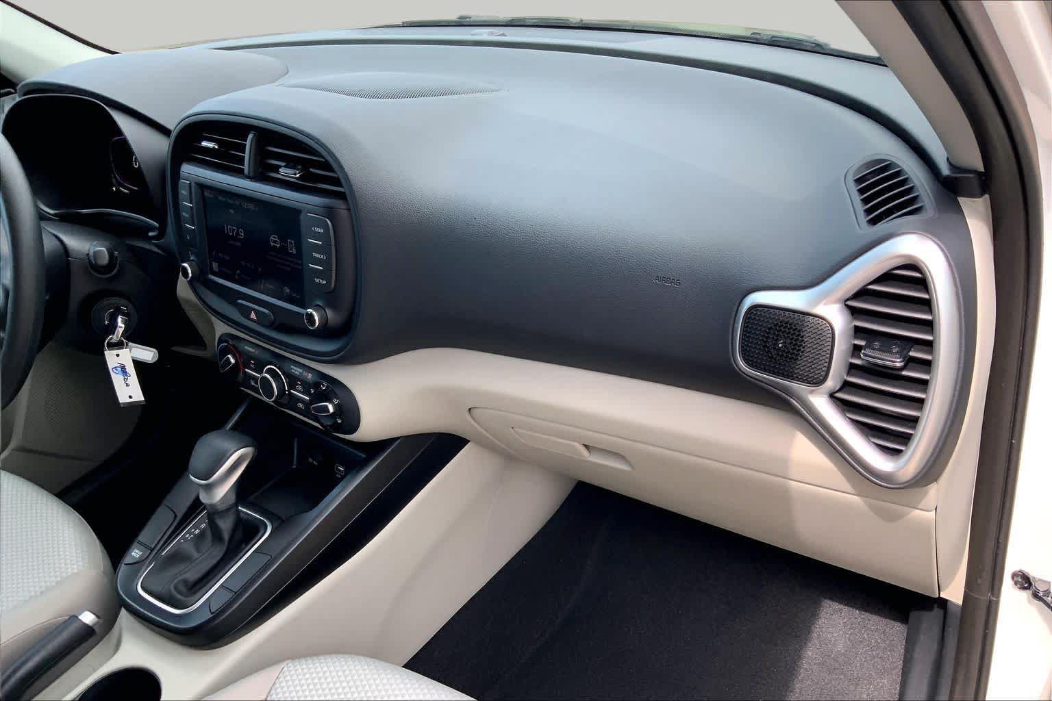 Used 2025 Kia Soul LX w/ LX Technology Package FWD image 18