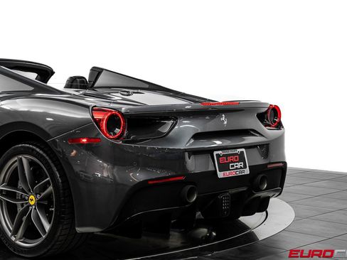 Used 2019 Ferrari 488 Spider image 21