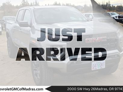 Used 2025 GMC Canyon Elevation w/ Convenience Package