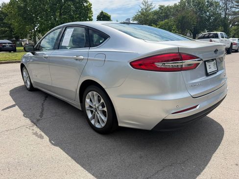 Used 2019 Ford Fusion SE FWD image 8