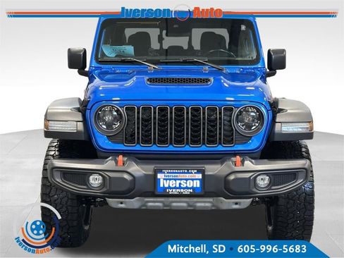 Used 2024 Jeep Gladiator Mojave w/ Convenience Group image 3