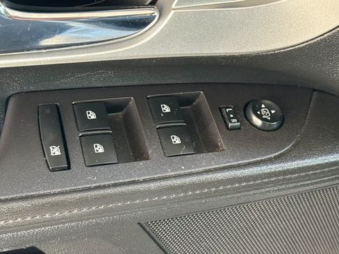 Used 2017 Chevrolet Equinox LT w/ Convenience Package FWD image 13