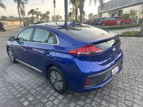 Used 2022 Hyundai Ioniq SE image 3