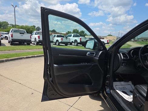 Used 2020 Jeep Grand Cherokee Limited AWD/4WD image 11