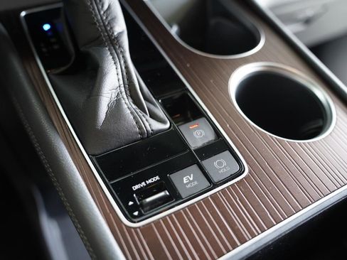 Used 2022 Toyota Sienna XLE w/ XLE Plus Package image 21