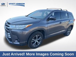 Used 2018 Toyota Highlander LE video 1