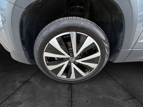 Used 2023 Volkswagen Taos SE FWD image 9