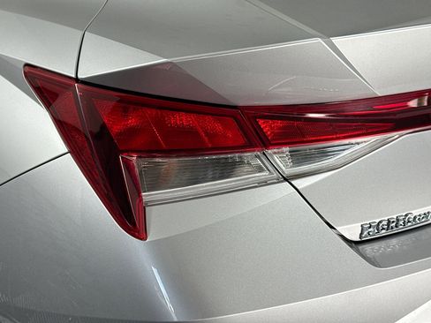 Used 2021 Hyundai Elantra SEL image 36