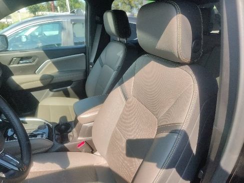 Used 2025 Chevrolet Colorado ZR2 w/ Midnight Edition AWD/4WD image 21