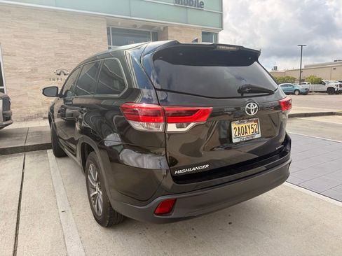 Used 2019 Toyota Highlander XLE FWD image 6